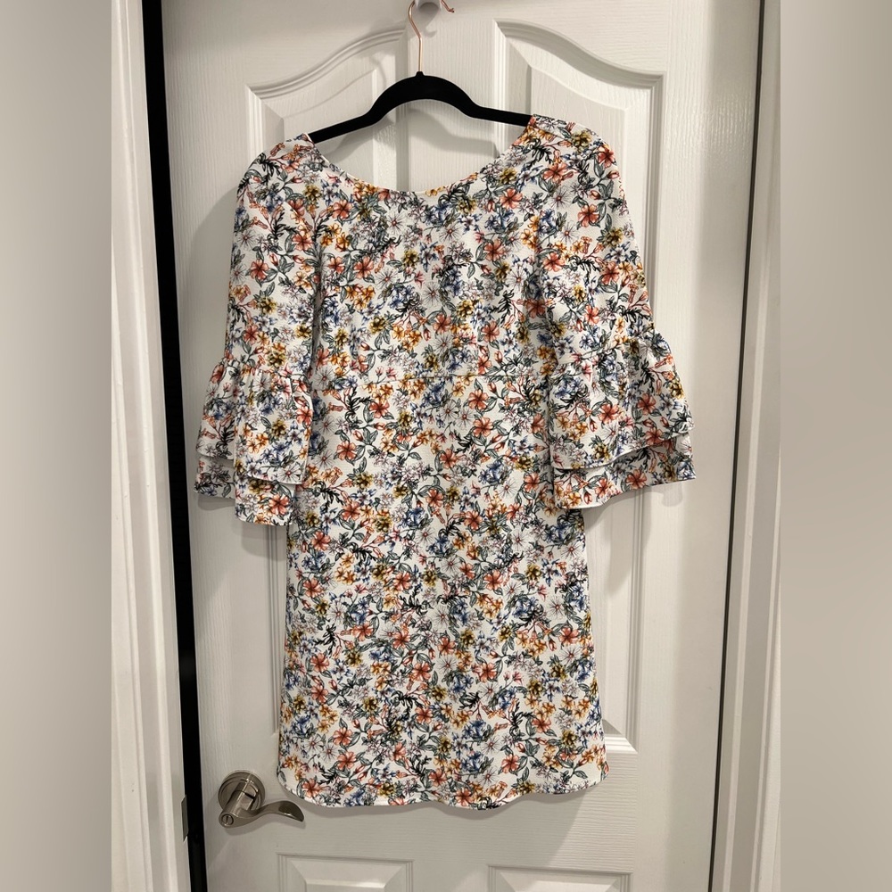 Zara floral mini-dress with 3/4 sleeves. Size XS.